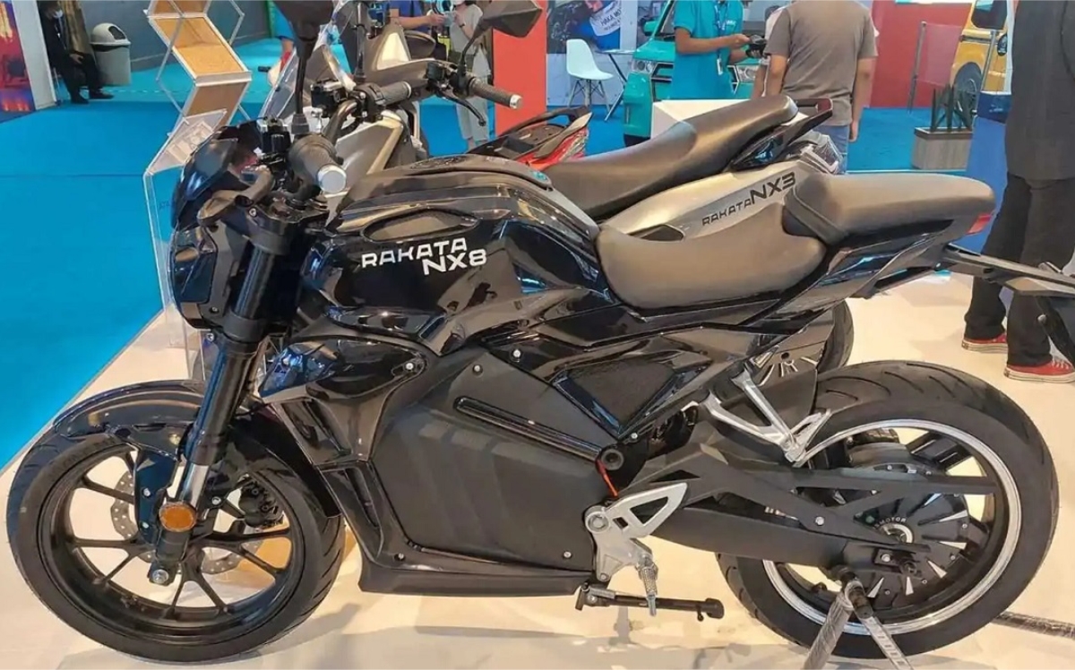 Potret motor rakata nx8 berwarna hitam terlihat sangat macho