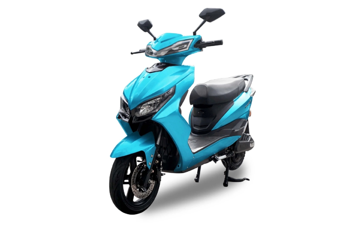 Motor Listrik Smoot Tempur Facelift berwarna merah dilihat dari samping.