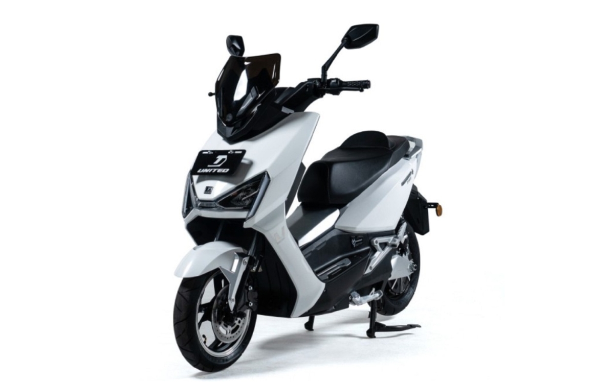 Motor Listrik United Tecno T1800 berwarna putih dengan desain sporty dan modern.