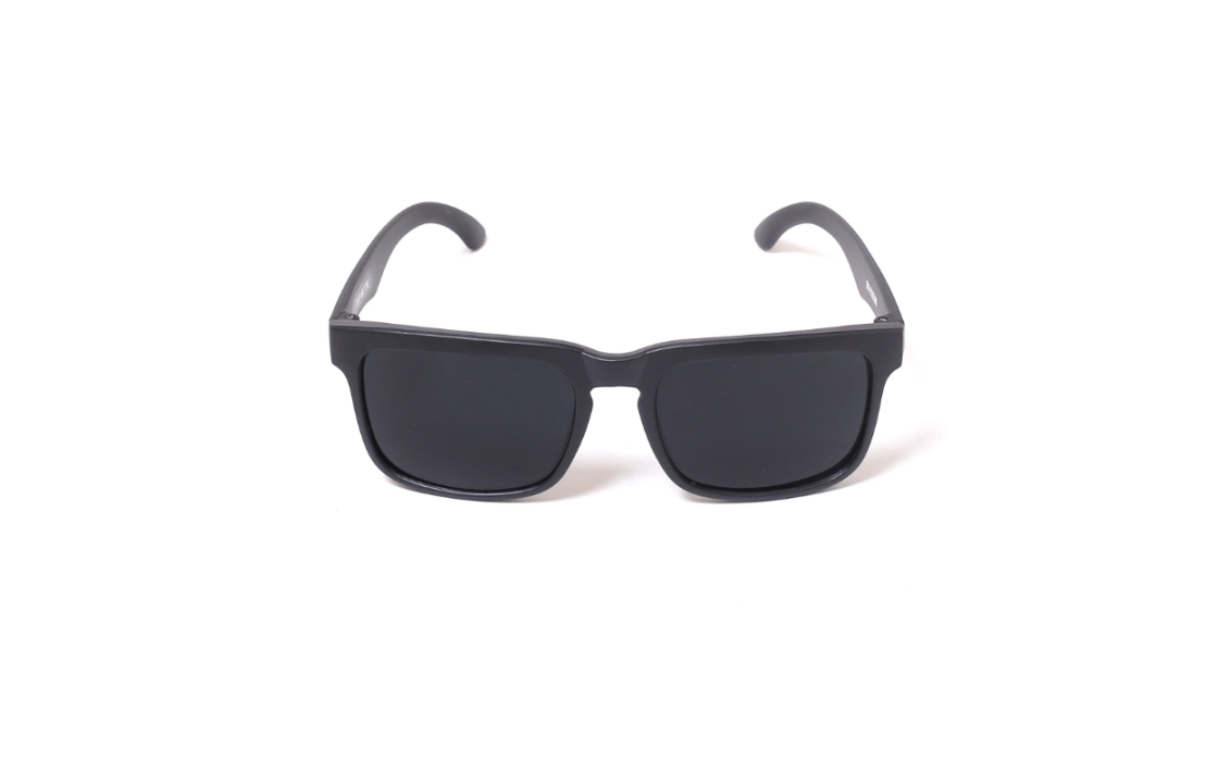 Kacamata dari Dripsndrops warna hitam