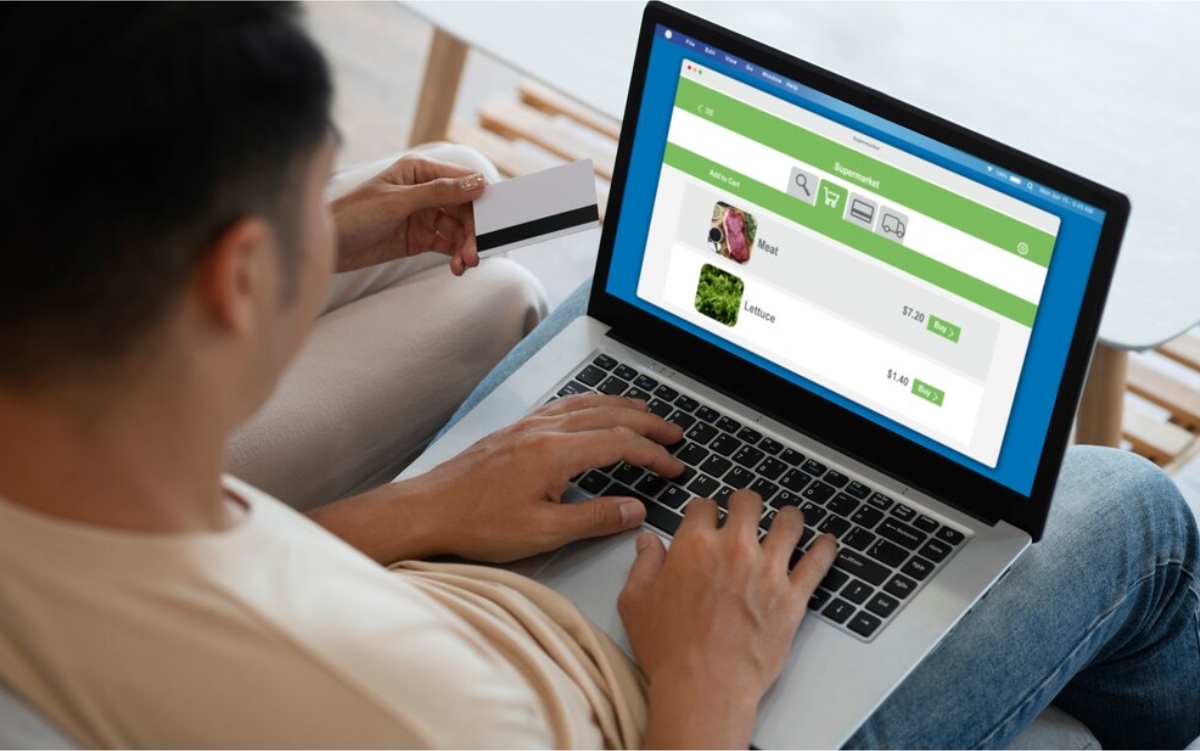 Ilustrasi jualan di website sendiri tanpa marketplace Freepik