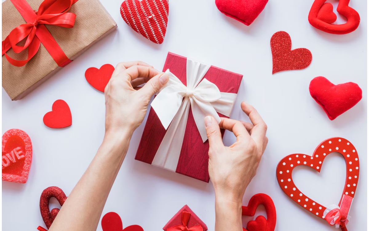 Ilustrasi kado valentine Freepik