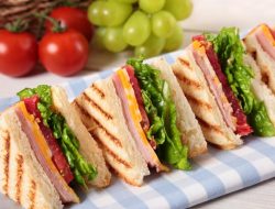 Cara Menghadapi Fenomena Sandwich Generation di Indonesia