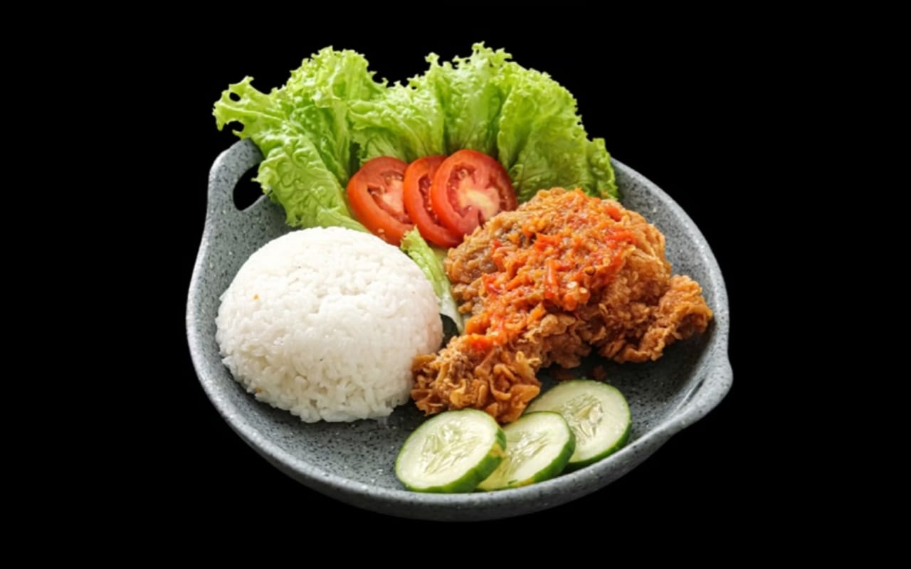 Ilustrasi menentukan harga ayam geprek di Shopee Food, Grab Food dan Go Food 2025 doc Shopee Food