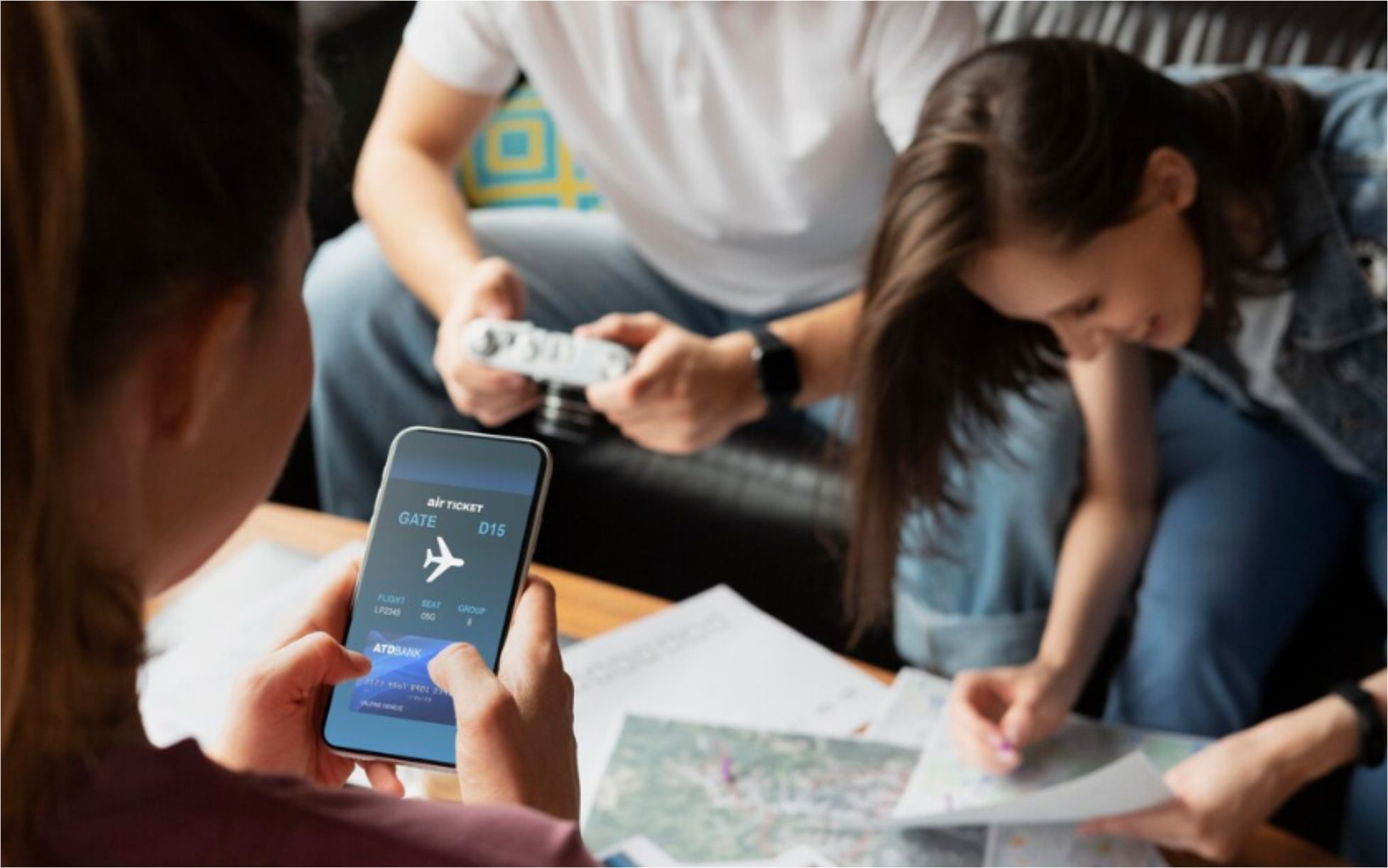 Ilustrasi aplikasi yang wajib dimiliki saat traveling ke luar negeri Freepik
