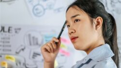 Ilustrasi cara menentukan harga jual Shopee Freepik Jcomp