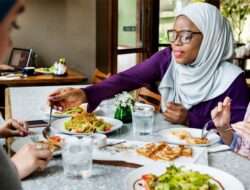 Tips dan Trik Mendapatkan Makanan Halal Saat Traveling ke Negara Minoritas Muslim