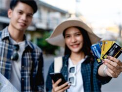 Lebih Untung Mana, Tukar Uang di Money Changer, Tarik Tunai di ATM Luar Negeri, atau Pakai Kartu Kredit Saat Traveling?