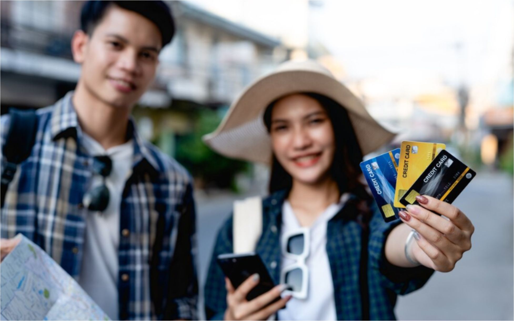 Ilustrasi sesorang yang berlibur ke luar negeri menggunakan ATM Freepik Jcomp