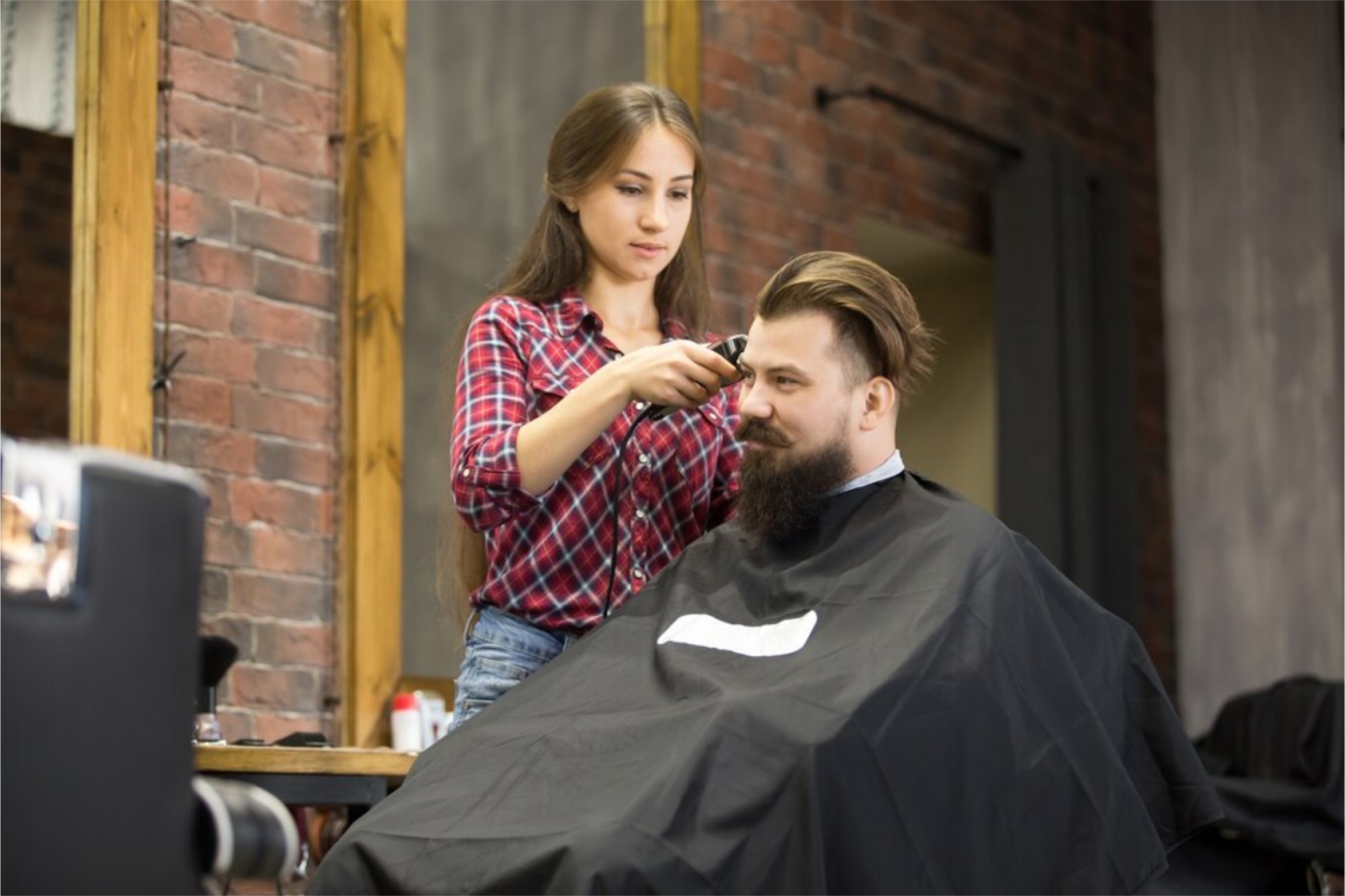 Ilustrasi sistem gaji barbershop yang bikin karyawan betah Freepik yanalya